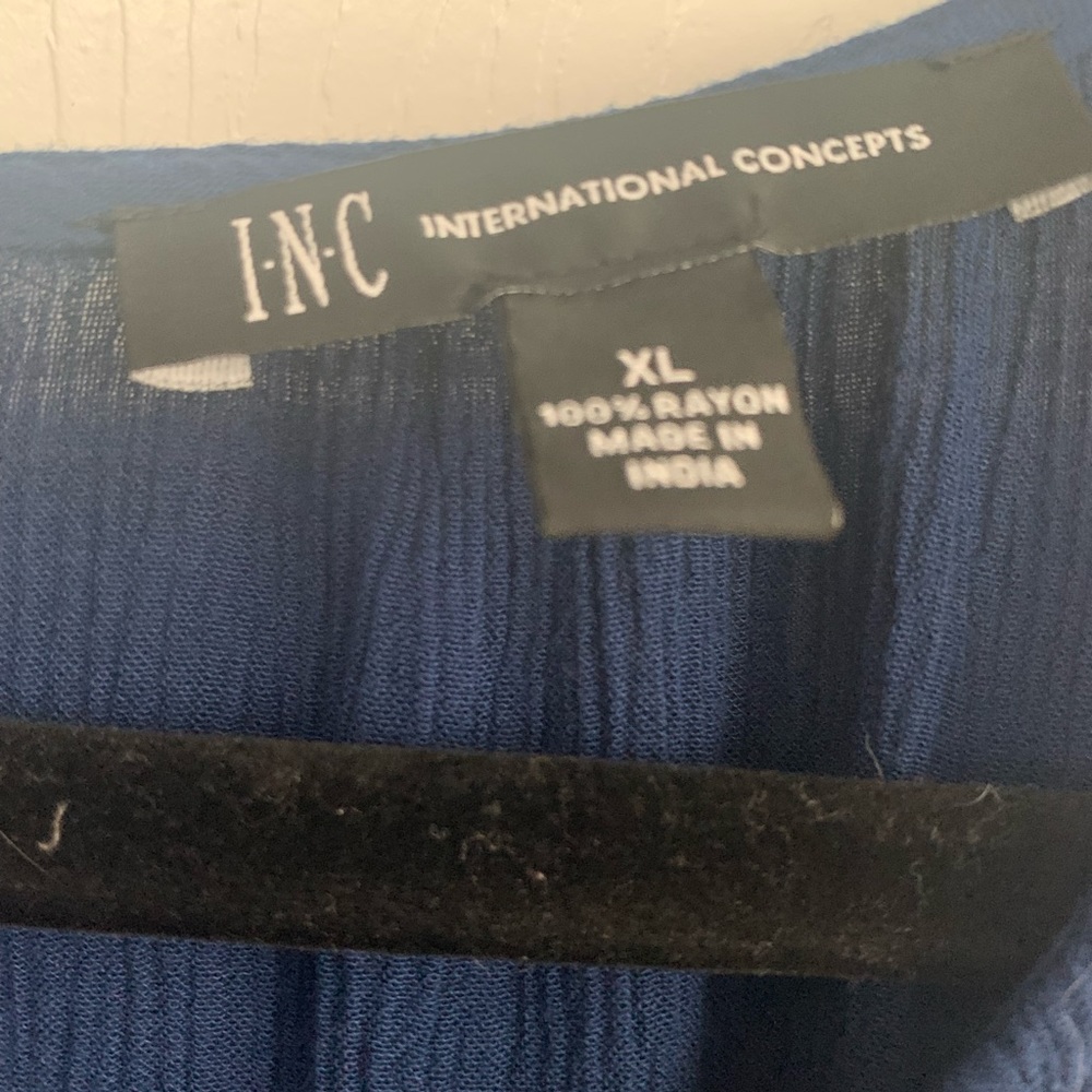 adorable inc peek a boo long sleeve blue&white tie dye excellent condition shirt